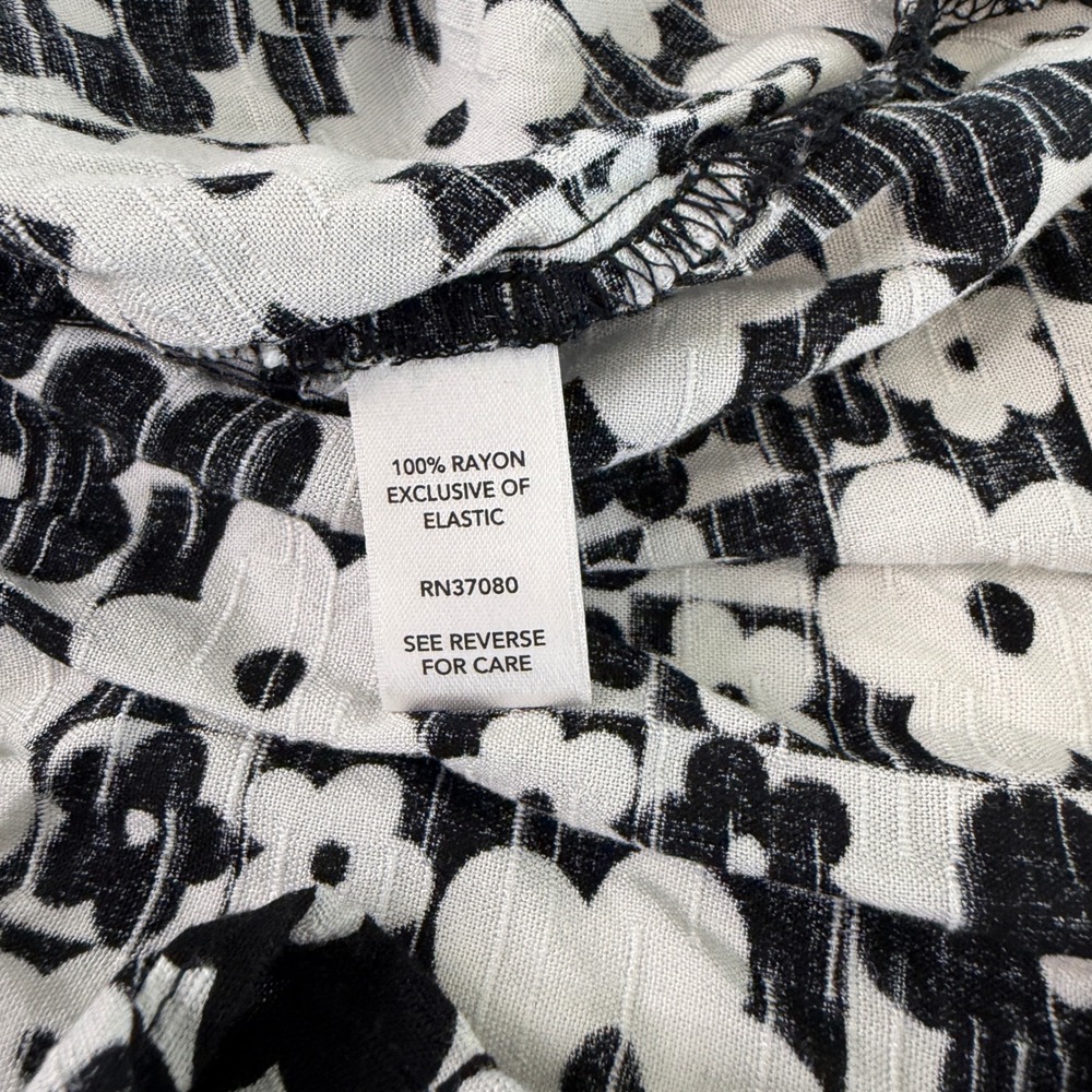 Cato Blouse Womens 22/24W Black White Floral Smocked Peplum Rayon Top - Picture 8 of 9